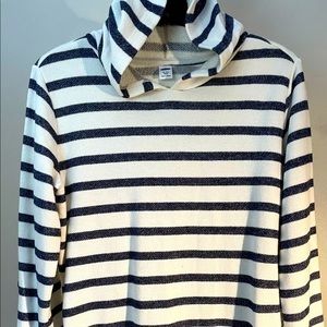 Old Navy Girl pre own pullover hoddie / stripe / XL w knot-slit accent both side